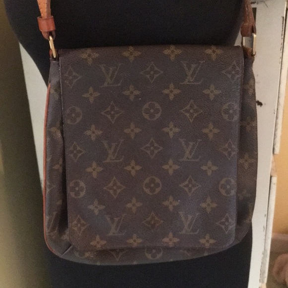 Louis Vuitton Handbags - Authentic Louis Vuitton purse